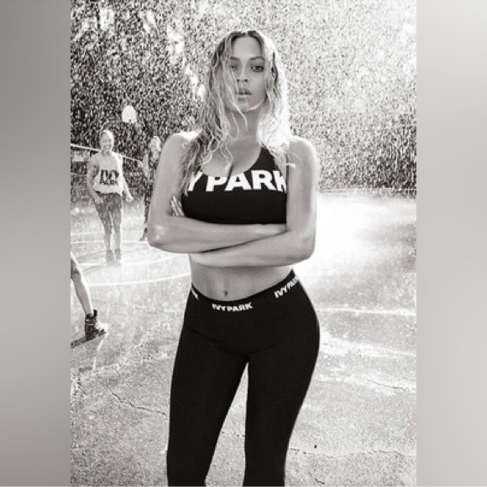 IVY Park sports bra black size large